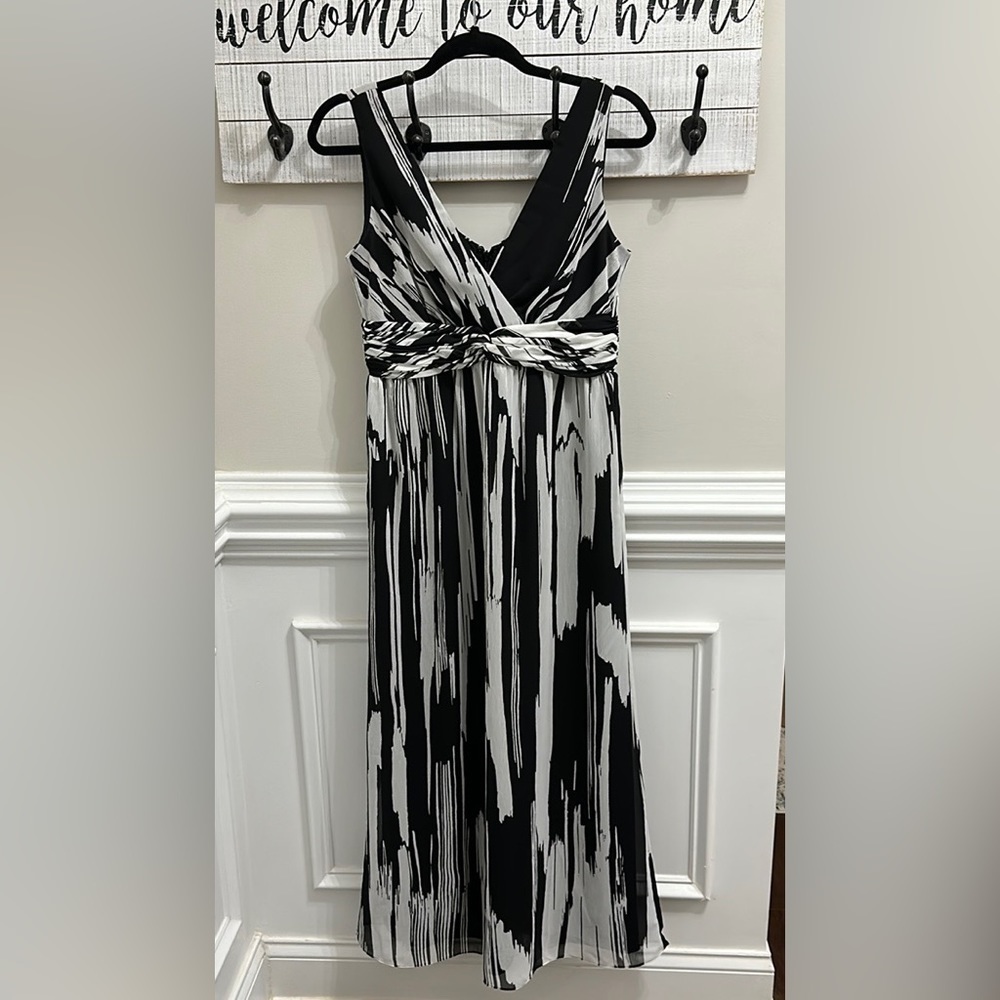 Chico’s Strapless Black and White Maxi Dress size (S/4)